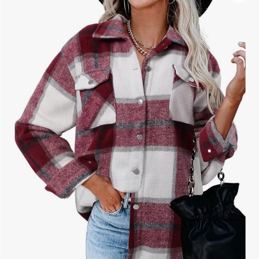 Women’s red plaid shacket (M)